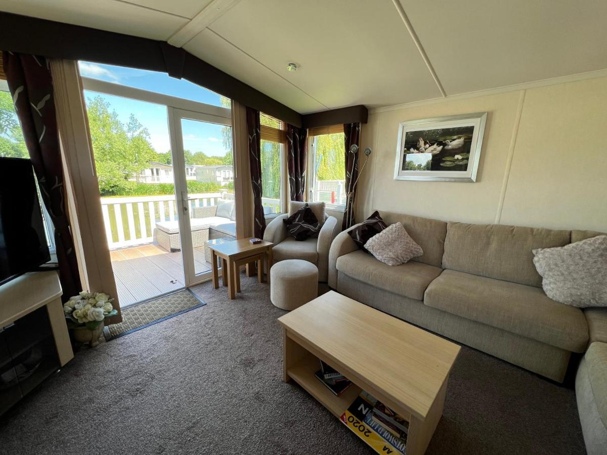 Dragonfly Lodge South Cerney Dış mekan fotoğraf