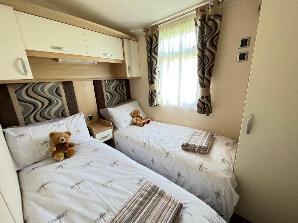 Dragonfly Lodge South Cerney Dış mekan fotoğraf