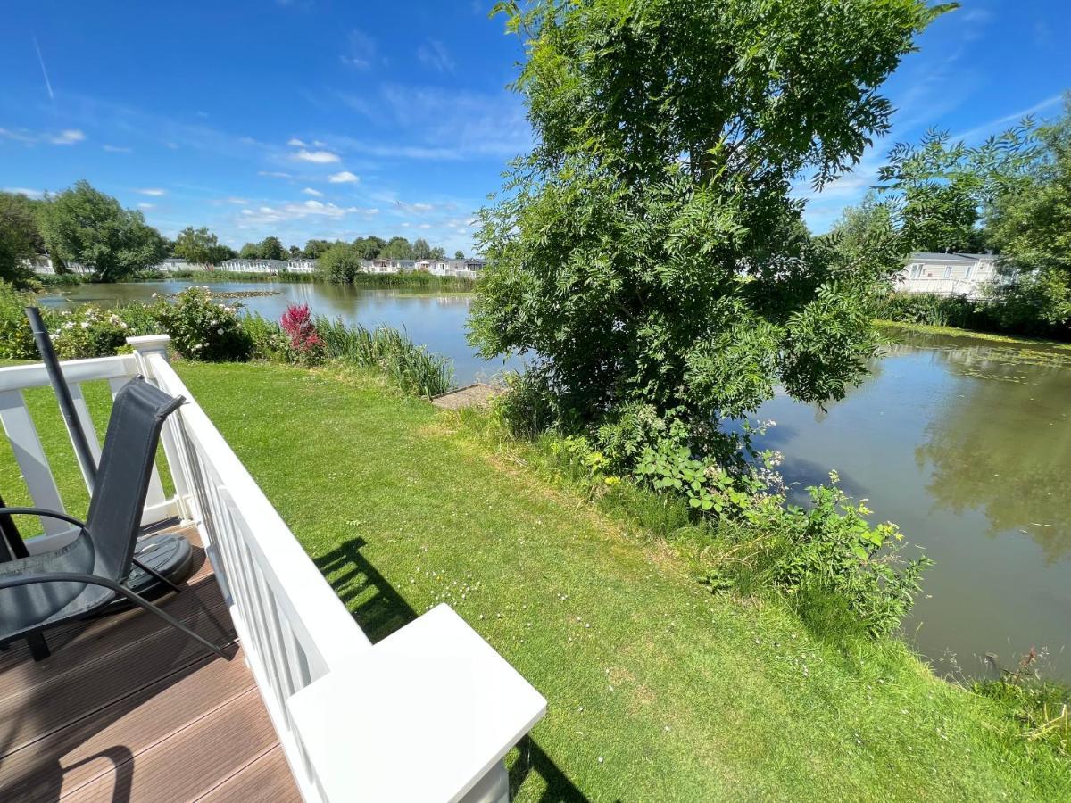 Dragonfly Lodge South Cerney Dış mekan fotoğraf