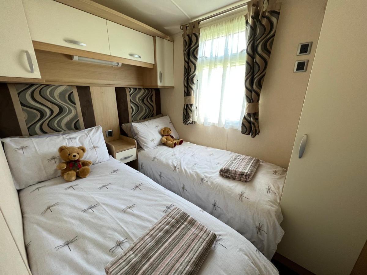 Dragonfly Lodge South Cerney Dış mekan fotoğraf