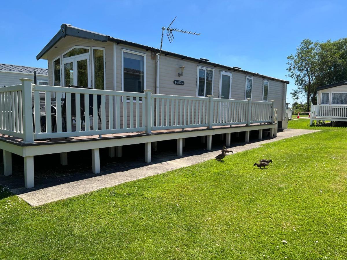 Dragonfly Lodge South Cerney Dış mekan fotoğraf