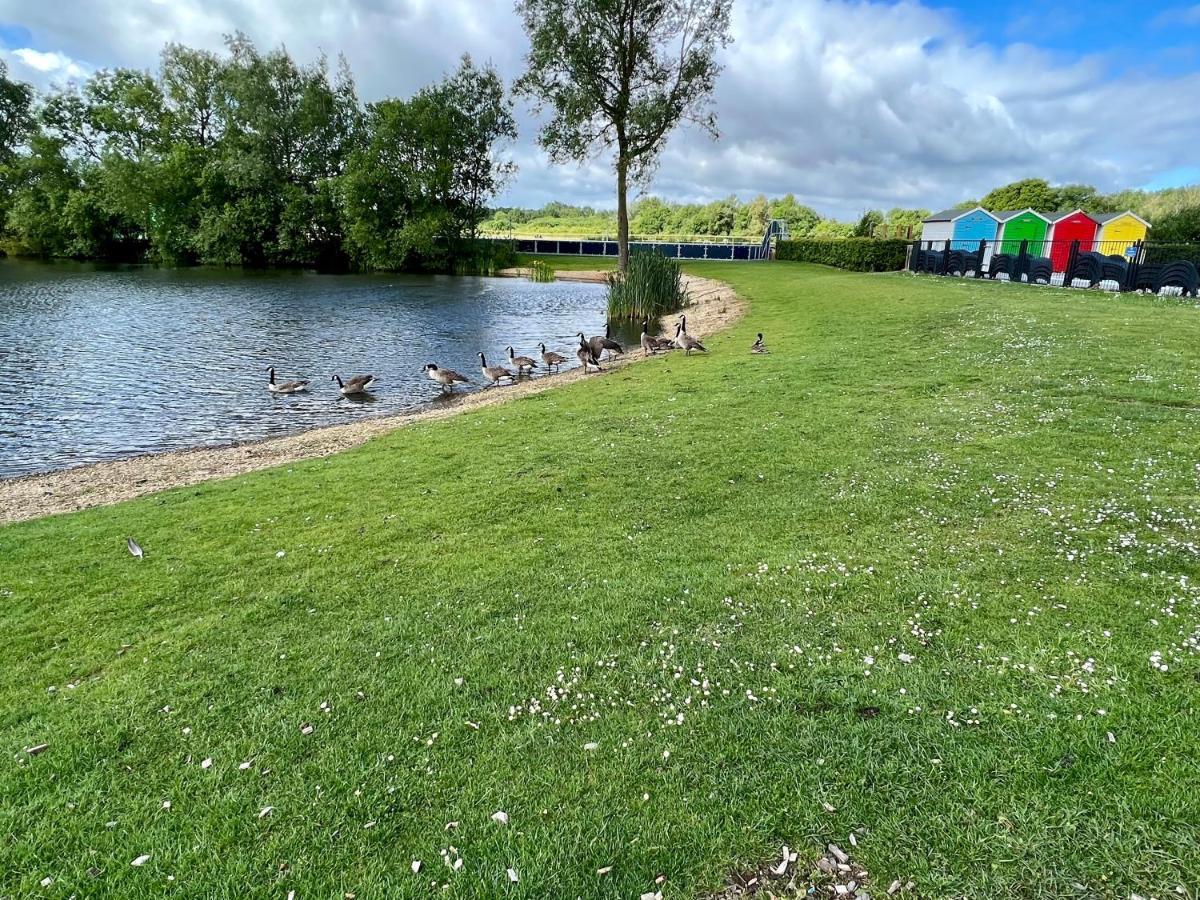Dragonfly Lodge South Cerney Dış mekan fotoğraf