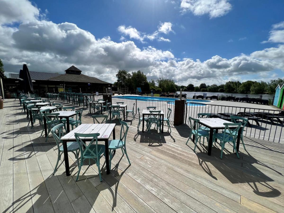Dragonfly Lodge South Cerney Dış mekan fotoğraf