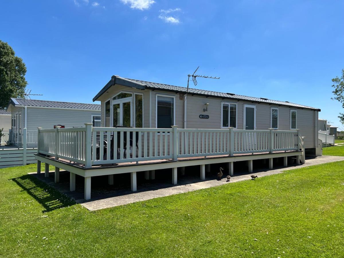 Dragonfly Lodge South Cerney Dış mekan fotoğraf