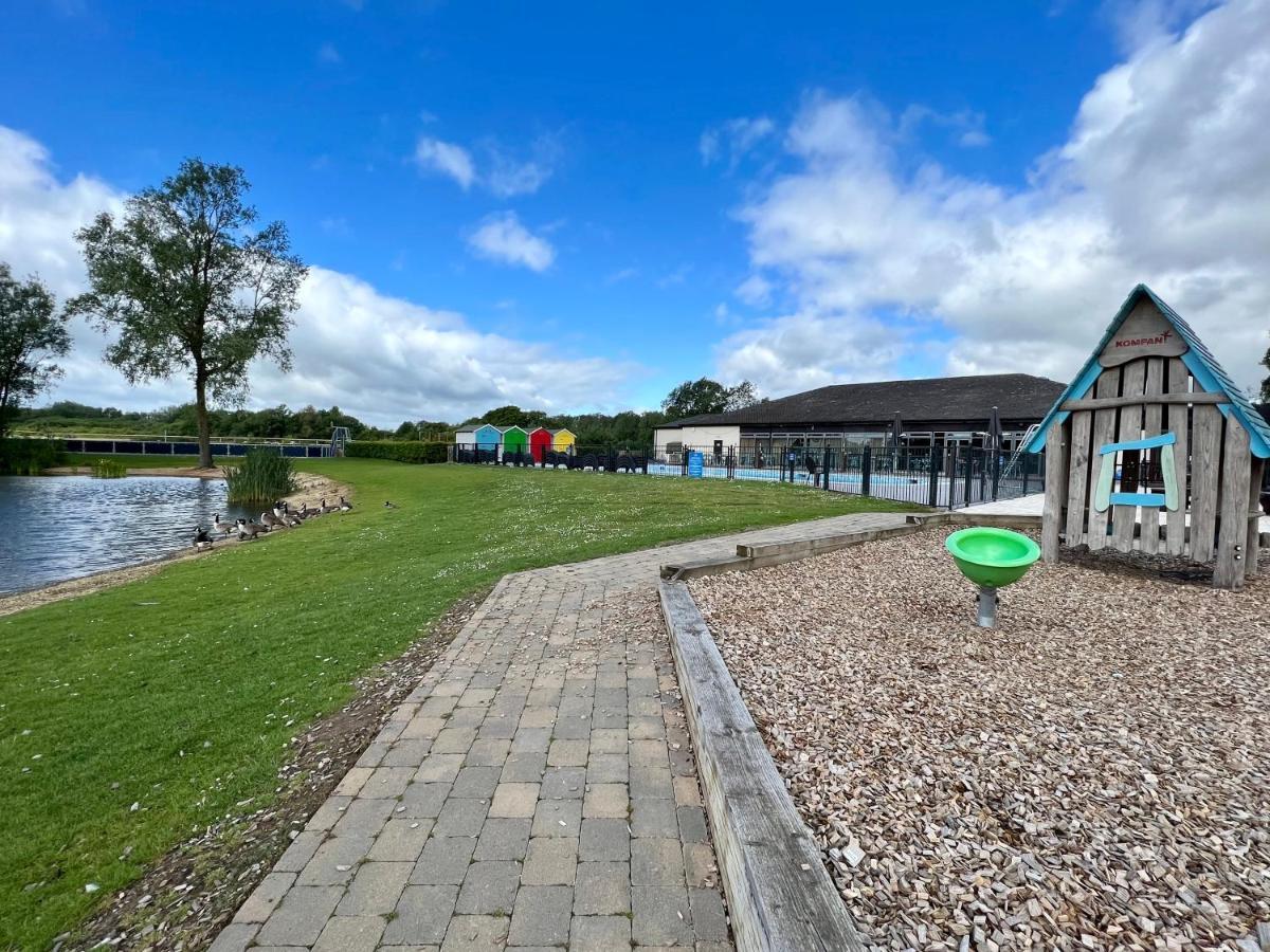 Dragonfly Lodge South Cerney Dış mekan fotoğraf