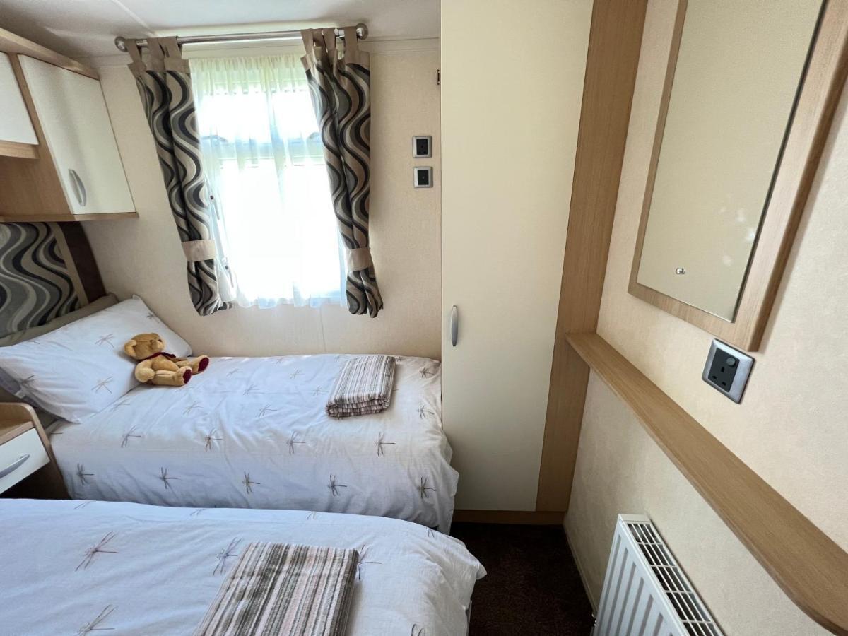 Dragonfly Lodge South Cerney Dış mekan fotoğraf