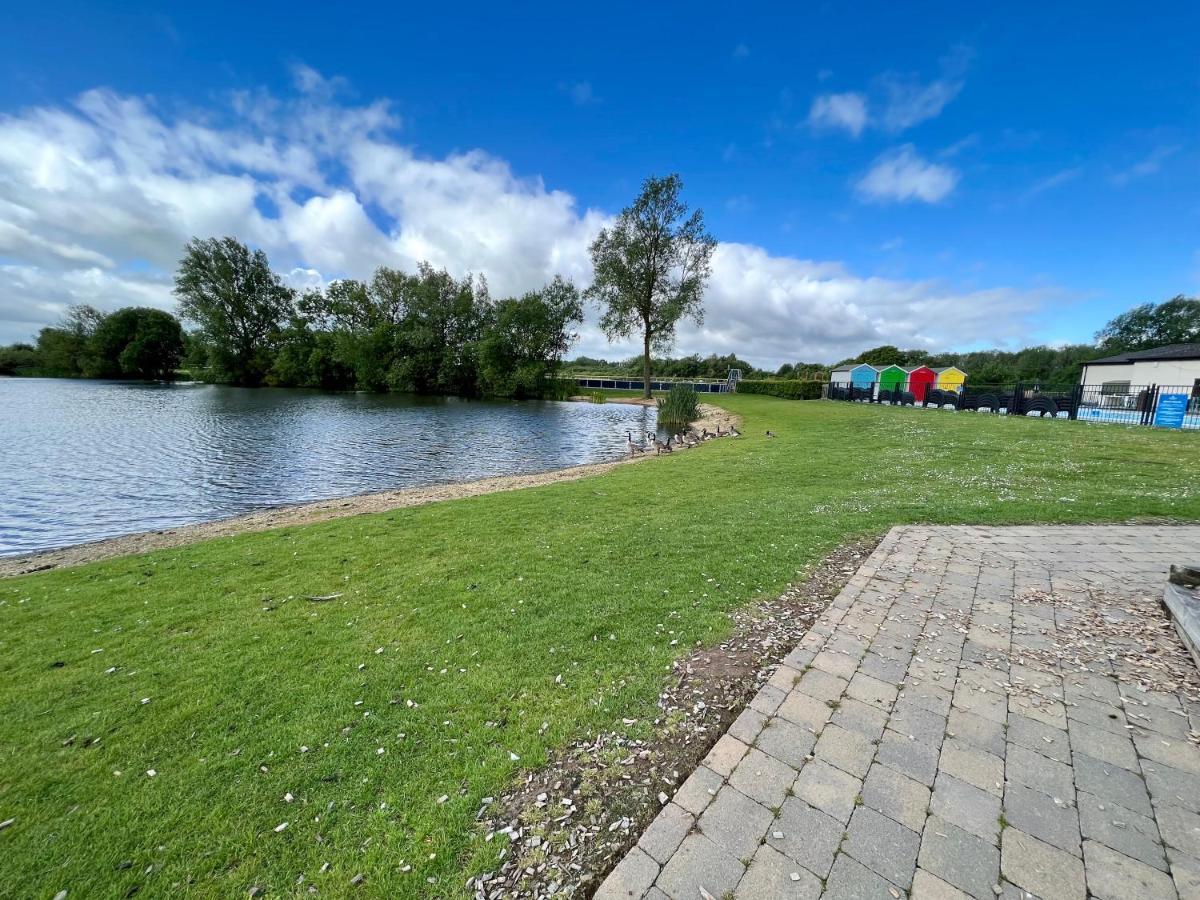 Dragonfly Lodge South Cerney Dış mekan fotoğraf