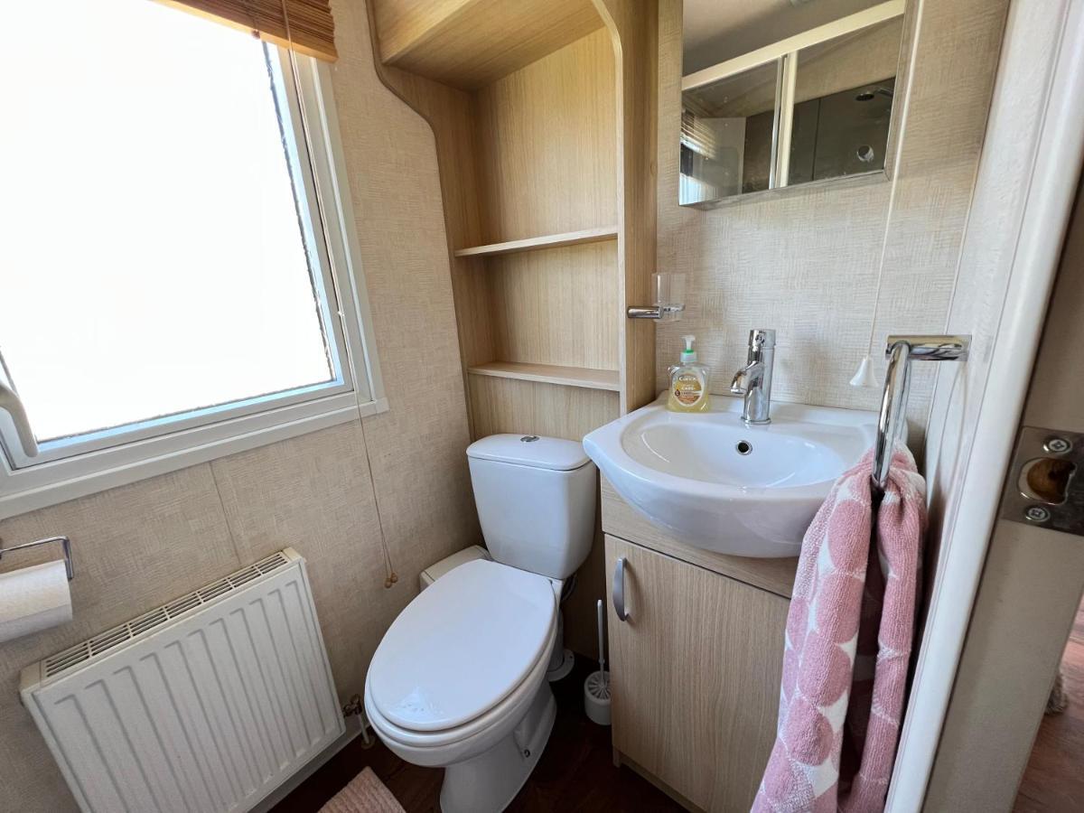Dragonfly Lodge South Cerney Dış mekan fotoğraf