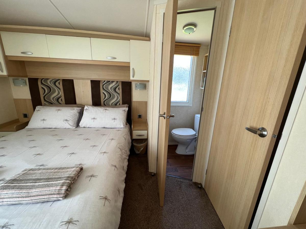 Dragonfly Lodge South Cerney Dış mekan fotoğraf